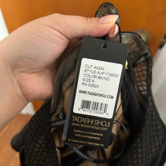 NWT TADASHI SHOJI ALEXIA OFF THE SHOULDER LACE DRESS - Picture 5 of 6